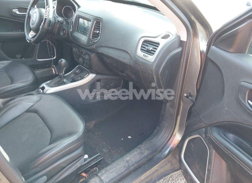 Photo 5 of 2018 Jeep Compass LATITUDE 4X4 (VIN 3C4NJDBB0JT316396)