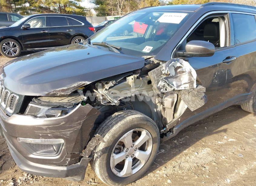 Photo 6 of 2018 Jeep Compass LATITUDE 4X4 (VIN 3C4NJDBB0JT316396)