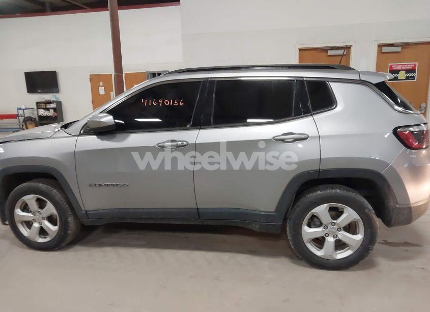 Photo 14 of 2018 Jeep Compass LATITUDE 4X4 (VIN 3C4NJDBB0JT336292)