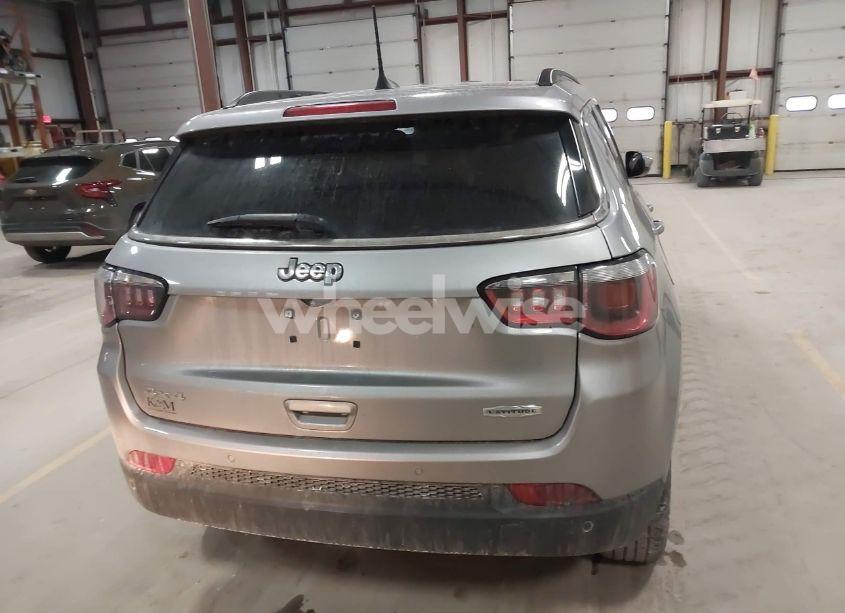 Photo 16 of 2018 Jeep Compass LATITUDE 4X4 (VIN 3C4NJDBB0JT336292)