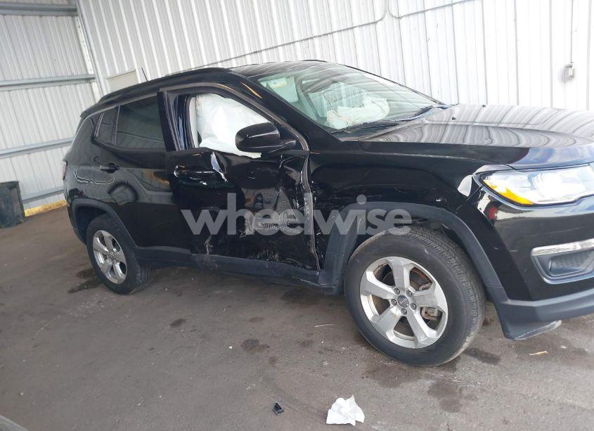 Photo 13 of 2018 Jeep Compass LATITUDE 4X4 (VIN 3C4NJDBB0JT414411)