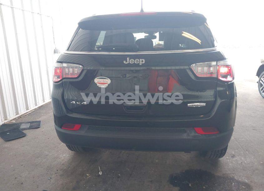 Photo 16 of 2018 Jeep Compass LATITUDE 4X4 (VIN 3C4NJDBB0JT414411)