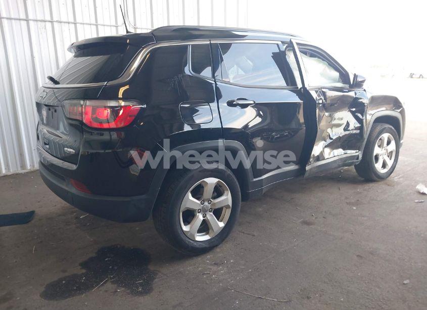 Photo 4 of 2018 Jeep Compass LATITUDE 4X4 (VIN 3C4NJDBB0JT414411)