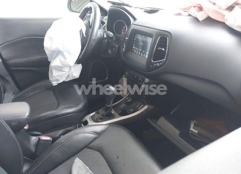 Photo 5 of 2018 Jeep Compass LATITUDE 4X4 (VIN 3C4NJDBB0JT414411)