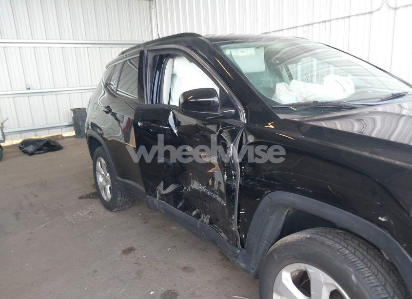 Photo 6 of 2018 Jeep Compass LATITUDE 4X4 (VIN 3C4NJDBB0JT414411)