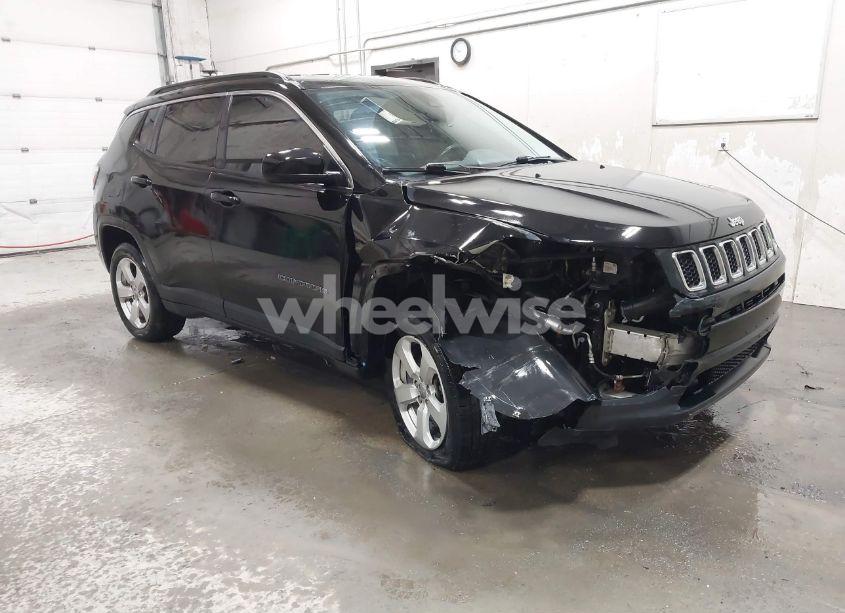 2018 Jeep Compass LATITUDE 4X4 (VIN 3C4NJDBB0JT432410) main photo