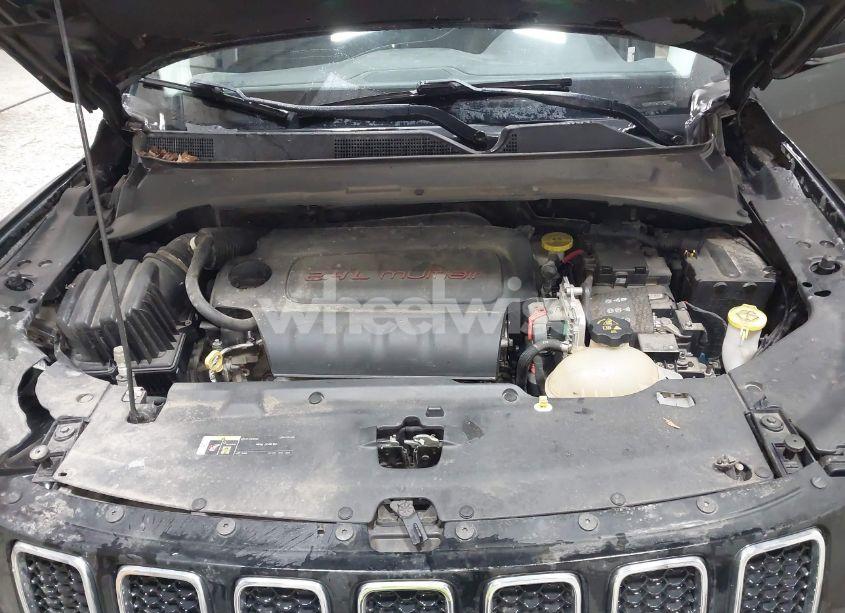 Photo 10 of 2018 Jeep Compass LATITUDE 4X4 (VIN 3C4NJDBB0JT432410)