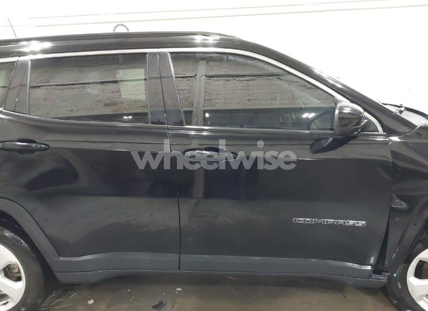 Photo 13 of 2018 Jeep Compass LATITUDE 4X4 (VIN 3C4NJDBB0JT432410)