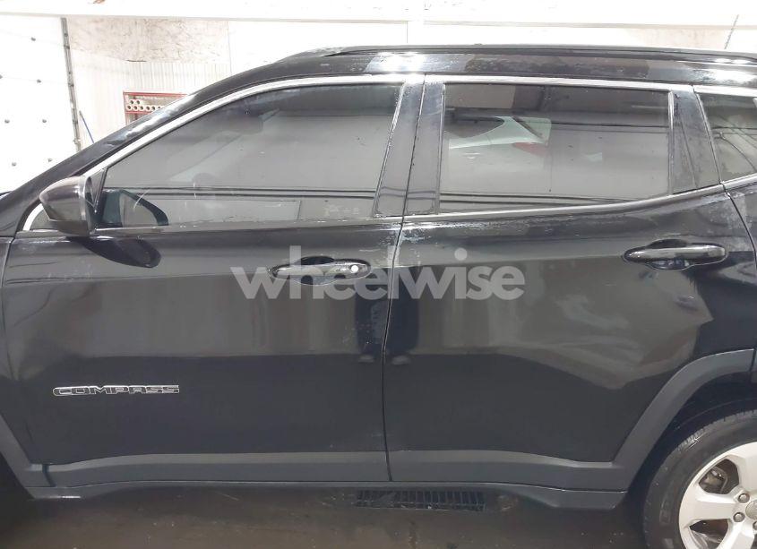 Photo 14 of 2018 Jeep Compass LATITUDE 4X4 (VIN 3C4NJDBB0JT432410)