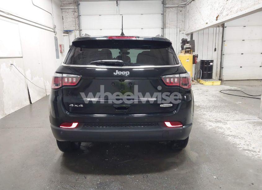 Photo 16 of 2018 Jeep Compass LATITUDE 4X4 (VIN 3C4NJDBB0JT432410)