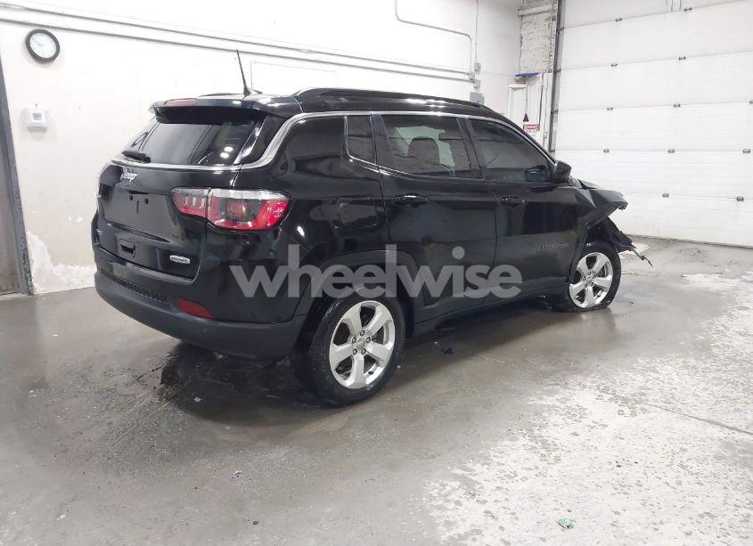 Photo 4 of 2018 Jeep Compass LATITUDE 4X4 (VIN 3C4NJDBB0JT432410)
