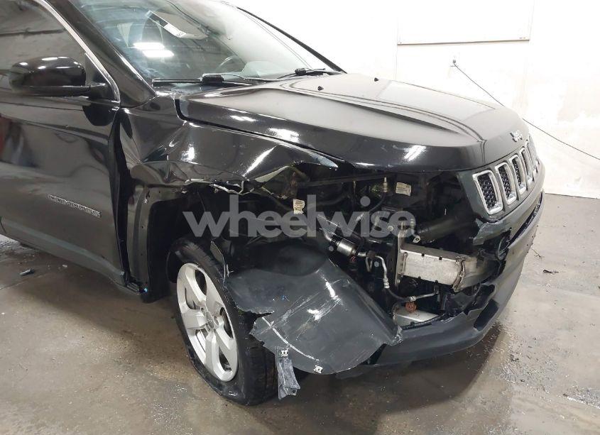 Photo 6 of 2018 Jeep Compass LATITUDE 4X4 (VIN 3C4NJDBB0JT432410)