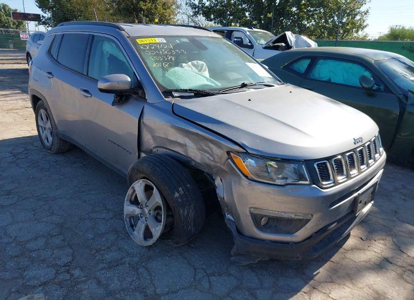 2019 Jeep Compass LATITUDE 4X4 (VIN 3C4NJDBB0KT683378) main photo