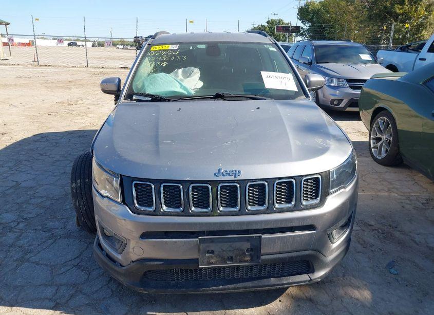 Photo 13 of 2019 Jeep Compass LATITUDE 4X4 (VIN 3C4NJDBB0KT683378)