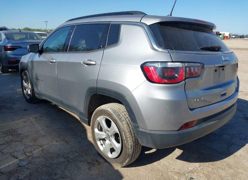 Photo 3 of 2019 Jeep Compass LATITUDE 4X4 (VIN 3C4NJDBB0KT683378)