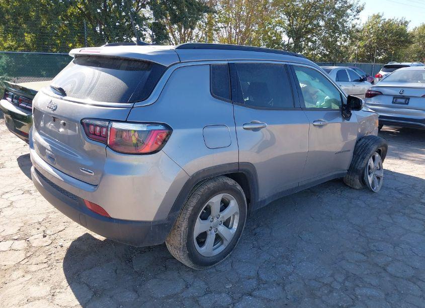 Photo 4 of 2019 Jeep Compass LATITUDE 4X4 (VIN 3C4NJDBB0KT683378)