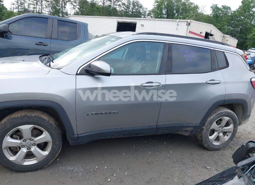 Photo 14 of 2019 Jeep Compass LATITUDE 4X4 (VIN 3C4NJDBB0KT850712)
