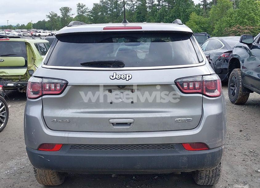 Photo 16 of 2019 Jeep Compass LATITUDE 4X4 (VIN 3C4NJDBB0KT850712)