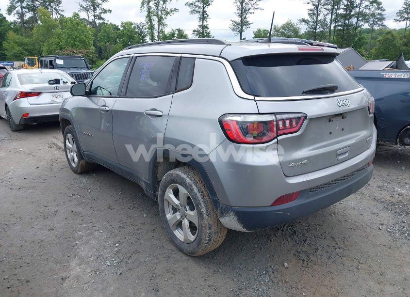 Photo 3 of 2019 Jeep Compass LATITUDE 4X4 (VIN 3C4NJDBB0KT850712)