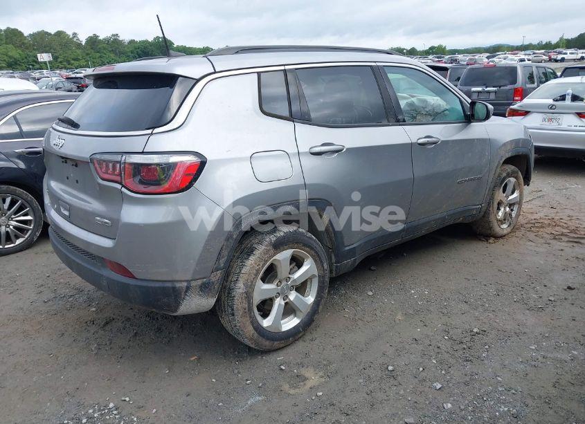 Photo 4 of 2019 Jeep Compass LATITUDE 4X4 (VIN 3C4NJDBB0KT850712)