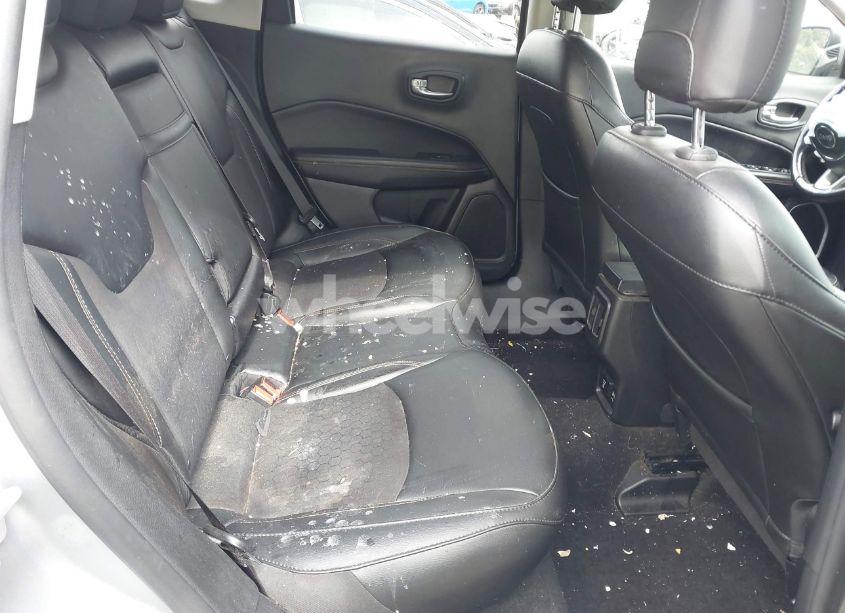 Photo 8 of 2019 Jeep Compass LATITUDE 4X4 (VIN 3C4NJDBB0KT850712)