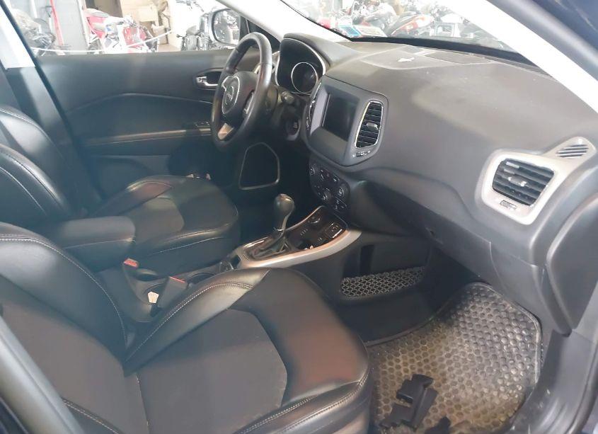 Photo 5 of 2020 Jeep Compass LATITUDE 4X4 (VIN 3C4NJDBB0LT116198)