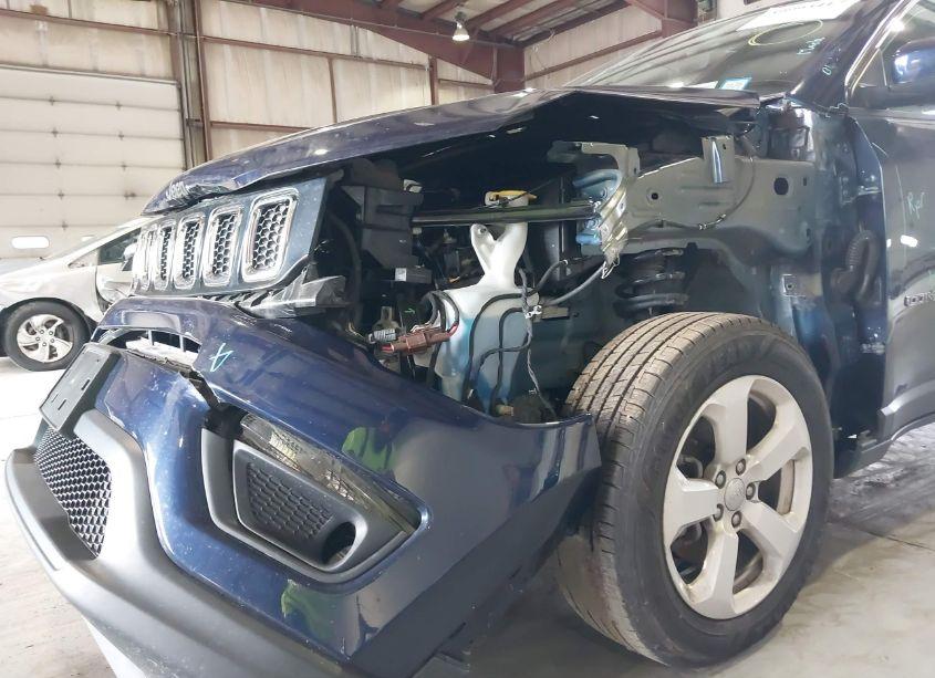 Photo 6 of 2020 Jeep Compass LATITUDE 4X4 (VIN 3C4NJDBB0LT116198)