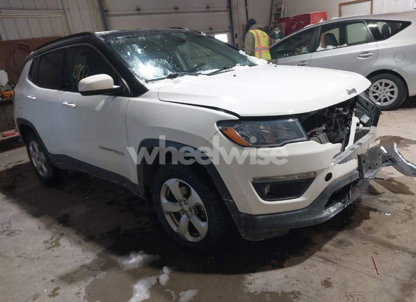 2020 Jeep Compass LATITUDE 4X4 (VIN 3C4NJDBB0LT175428) main photo