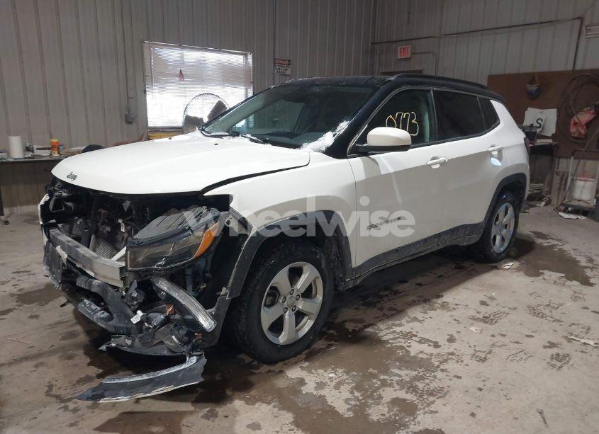 Photo 2 of 2020 Jeep Compass LATITUDE 4X4 (VIN 3C4NJDBB0LT175428)