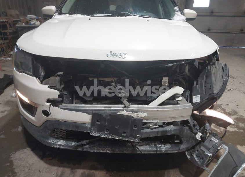 Photo 6 of 2020 Jeep Compass LATITUDE 4X4 (VIN 3C4NJDBB0LT175428)