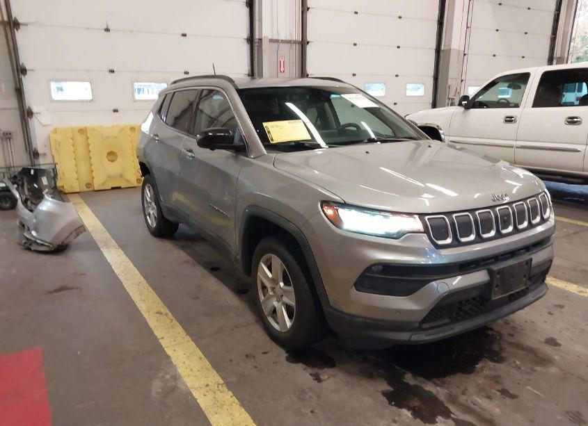 2022 Jeep Compass LATITUDE 4X4 (VIN 3C4NJDBB0NT111098) main photo