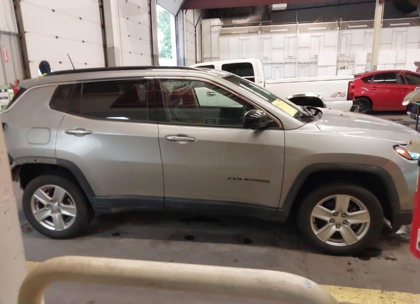 Photo 14 of 2022 Jeep Compass LATITUDE 4X4 (VIN 3C4NJDBB0NT111098)