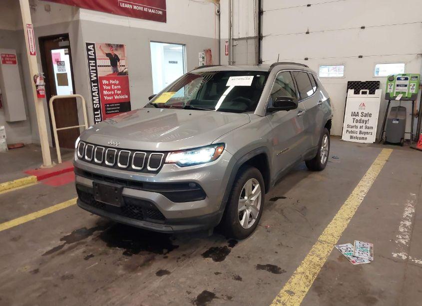 Photo 2 of 2022 Jeep Compass LATITUDE 4X4 (VIN 3C4NJDBB0NT111098)