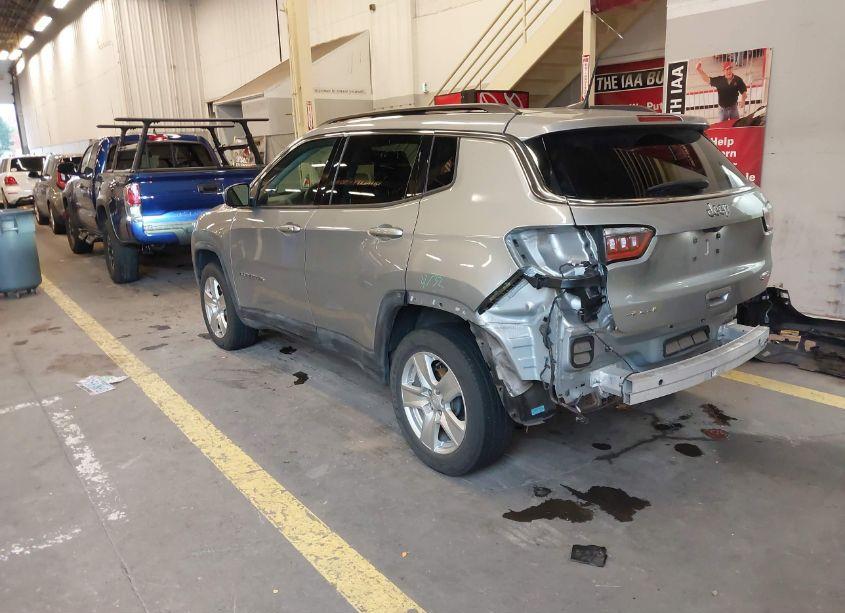 Photo 3 of 2022 Jeep Compass LATITUDE 4X4 (VIN 3C4NJDBB0NT111098)