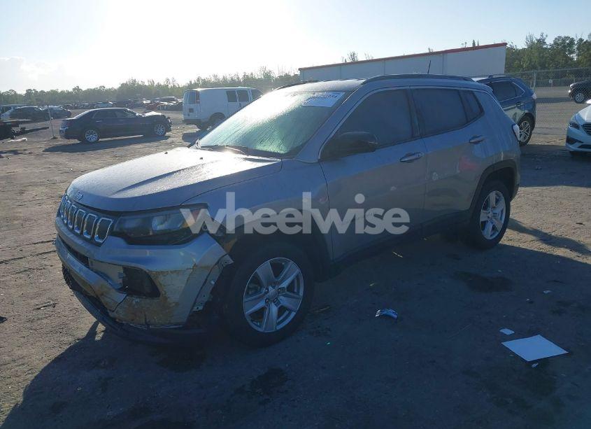 Photo 2 of 2022 Jeep Compass LATITUDE 4X4 (VIN 3C4NJDBB0NT231757)
