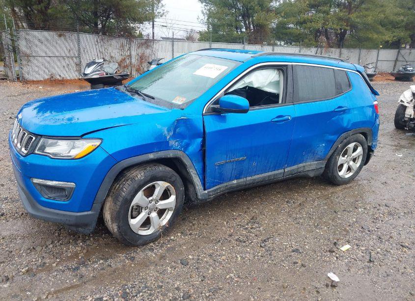 Photo 2 of 2017 Jeep New COMPASS LATITUDE 4X4 (VIN 3C4NJDBB1HT680885)