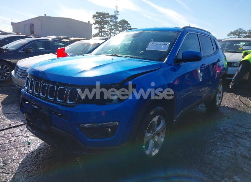 Photo 2 of 2018 Jeep Compass LATITUDE 4X4 (VIN 3C4NJDBB1JT152897)