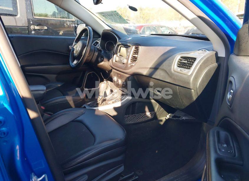 Photo 5 of 2018 Jeep Compass LATITUDE 4X4 (VIN 3C4NJDBB1JT152897)