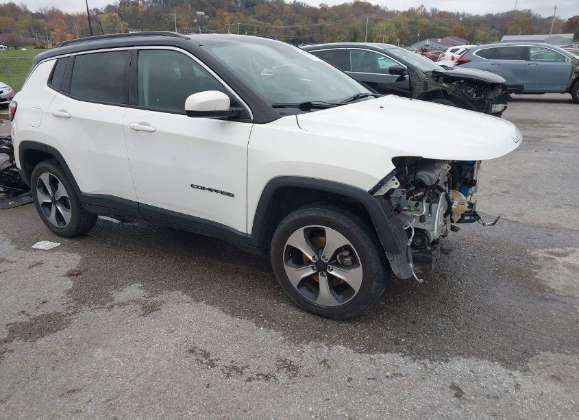 2018 Jeep Compass LATITUDE 4X4 (VIN 3C4NJDBB1JT168453) main photo
