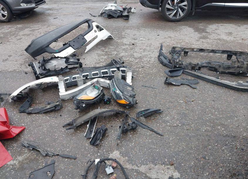 Photo 12 of 2018 Jeep Compass LATITUDE 4X4 (VIN 3C4NJDBB1JT168453)