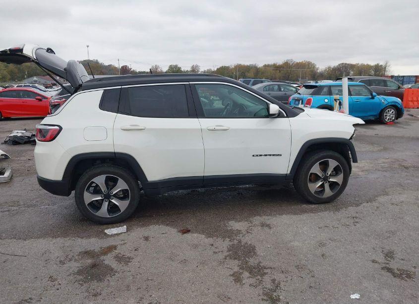 Photo 14 of 2018 Jeep Compass LATITUDE 4X4 (VIN 3C4NJDBB1JT168453)