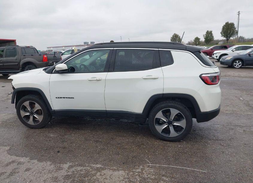 Photo 15 of 2018 Jeep Compass LATITUDE 4X4 (VIN 3C4NJDBB1JT168453)