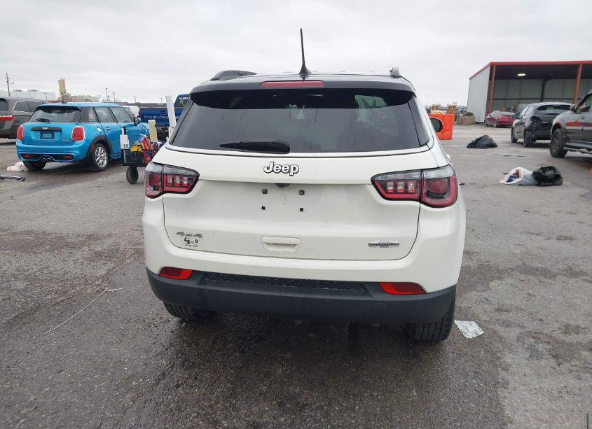 Photo 17 of 2018 Jeep Compass LATITUDE 4X4 (VIN 3C4NJDBB1JT168453)