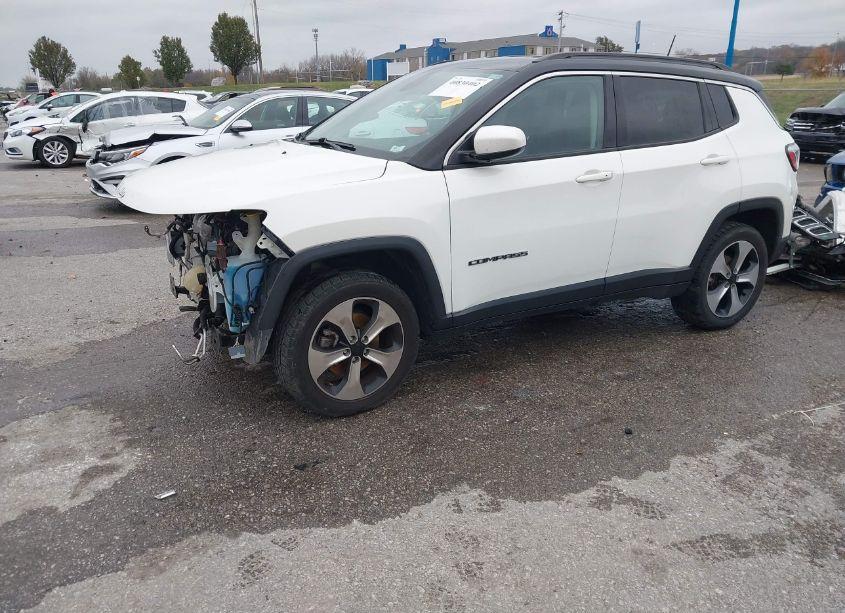 Photo 2 of 2018 Jeep Compass LATITUDE 4X4 (VIN 3C4NJDBB1JT168453)