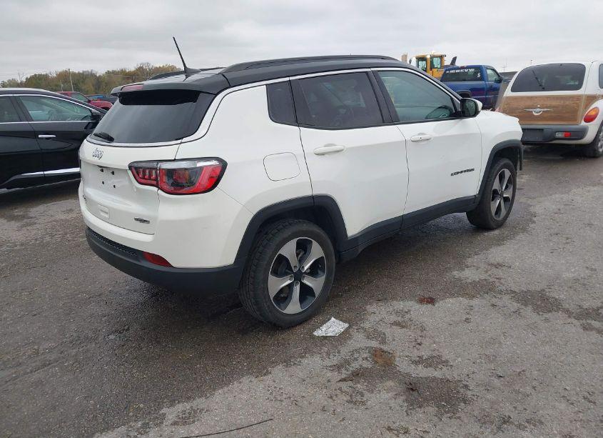 Photo 4 of 2018 Jeep Compass LATITUDE 4X4 (VIN 3C4NJDBB1JT168453)