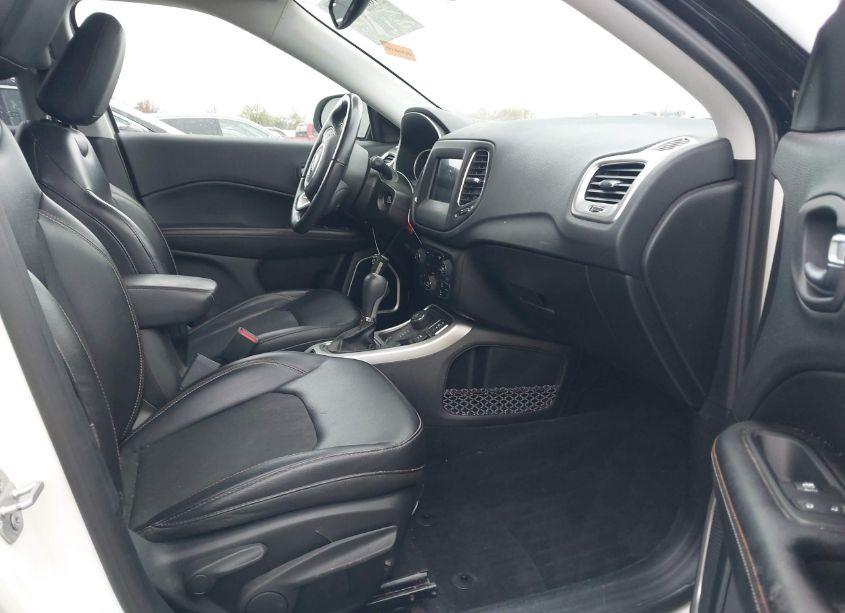 Photo 5 of 2018 Jeep Compass LATITUDE 4X4 (VIN 3C4NJDBB1JT168453)