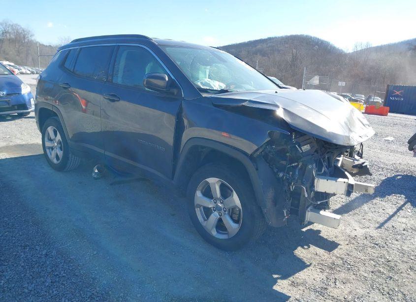 2018 Jeep Compass LATITUDE 4X4 (VIN 3C4NJDBB1JT178822) main photo
