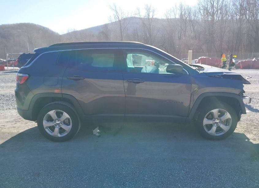 Photo 13 of 2018 Jeep Compass LATITUDE 4X4 (VIN 3C4NJDBB1JT178822)