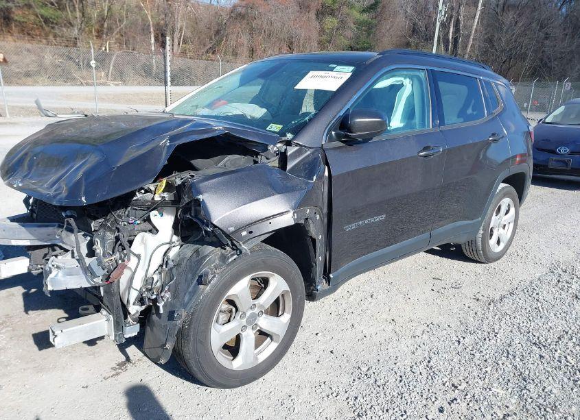 Photo 2 of 2018 Jeep Compass LATITUDE 4X4 (VIN 3C4NJDBB1JT178822)
