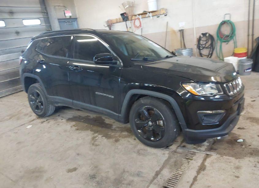 2018 Jeep Compass LATITUDE 4X4 (VIN 3C4NJDBB1JT185186) main photo